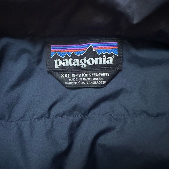 Patagonia Boys’ Down Sweater size 16-18 Navy Blue with Red zippers - Picture 3 of 3